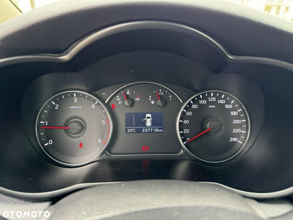 Kia Carens 1.7 CRDi Vision - 27