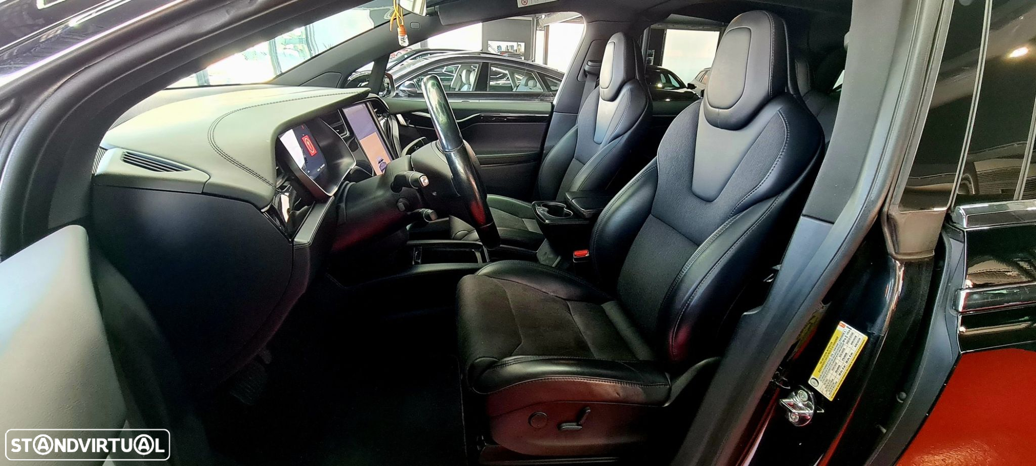 Tesla Model X - 14