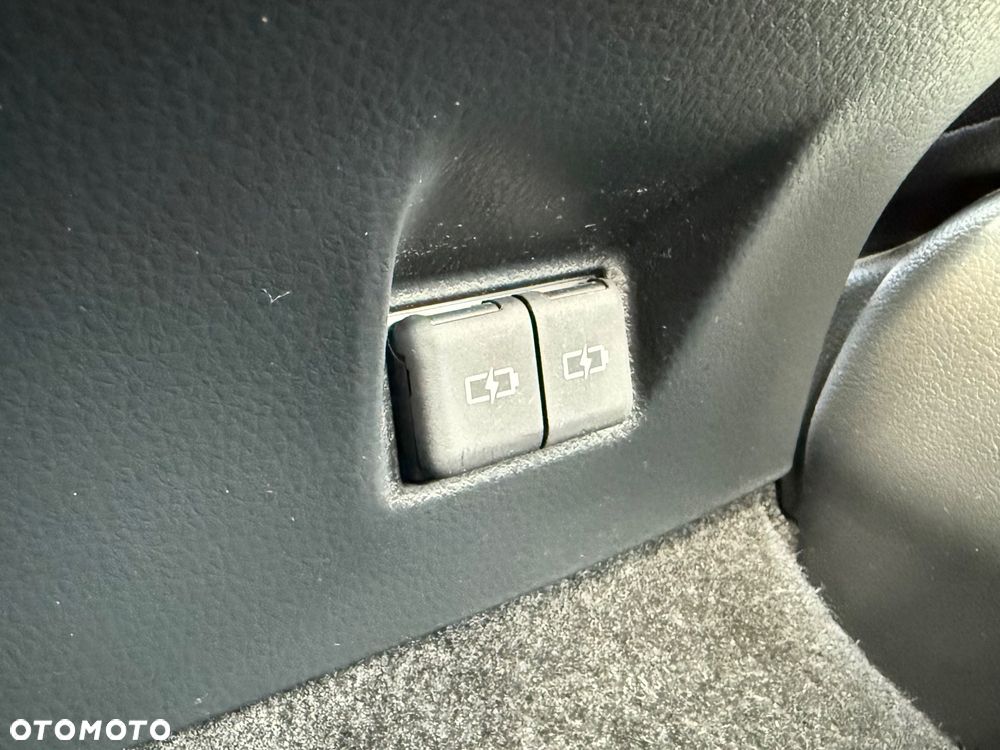 Toyota Camry 2.5 Hybrid Comfort CVT - 21