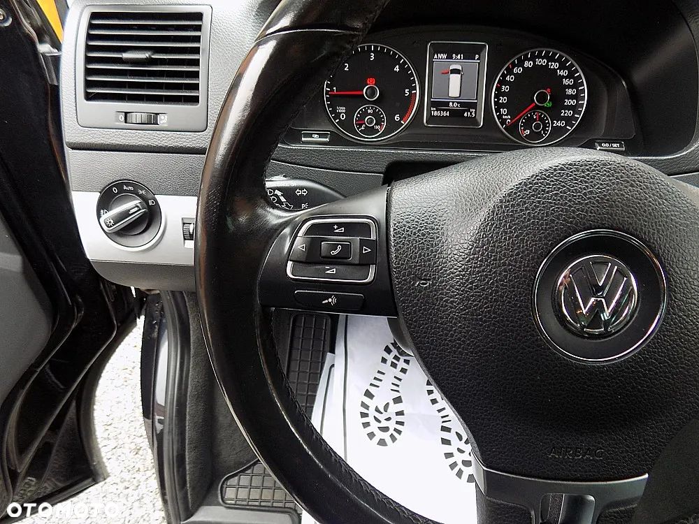 Volkswagen Multivan - 12