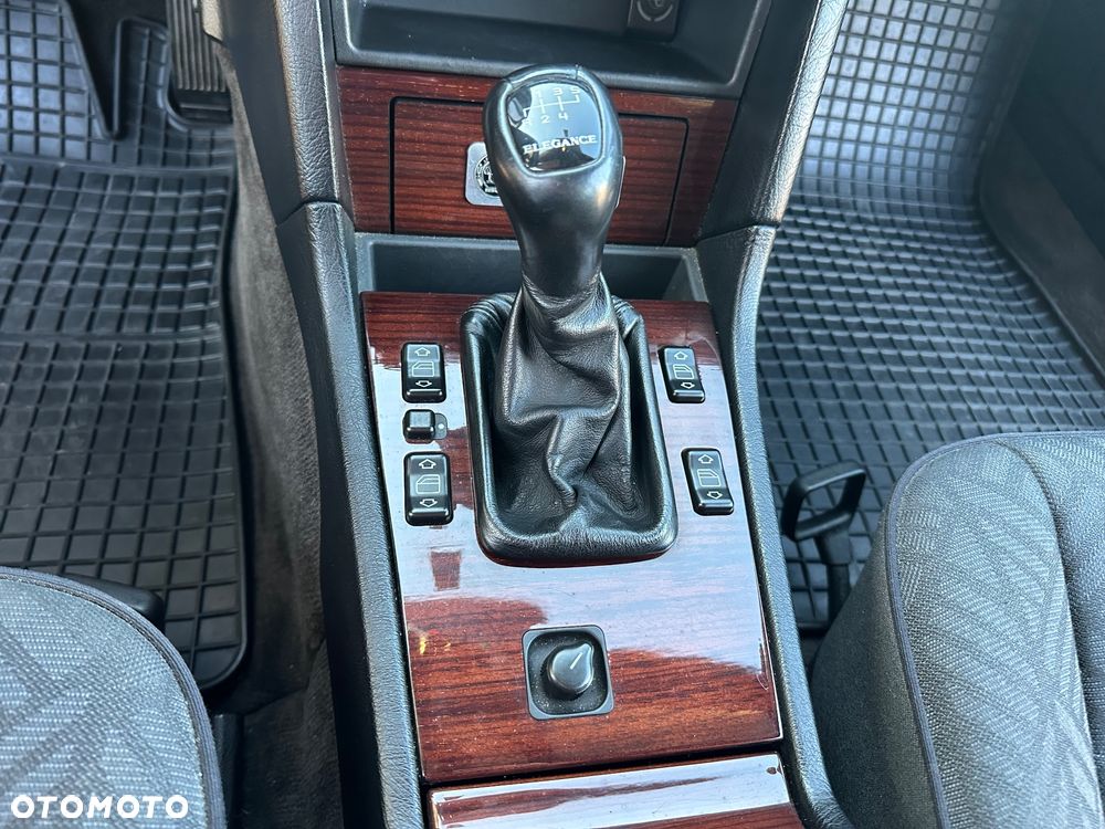 Mercedes-Benz Klasa C 180 Elegance - 27