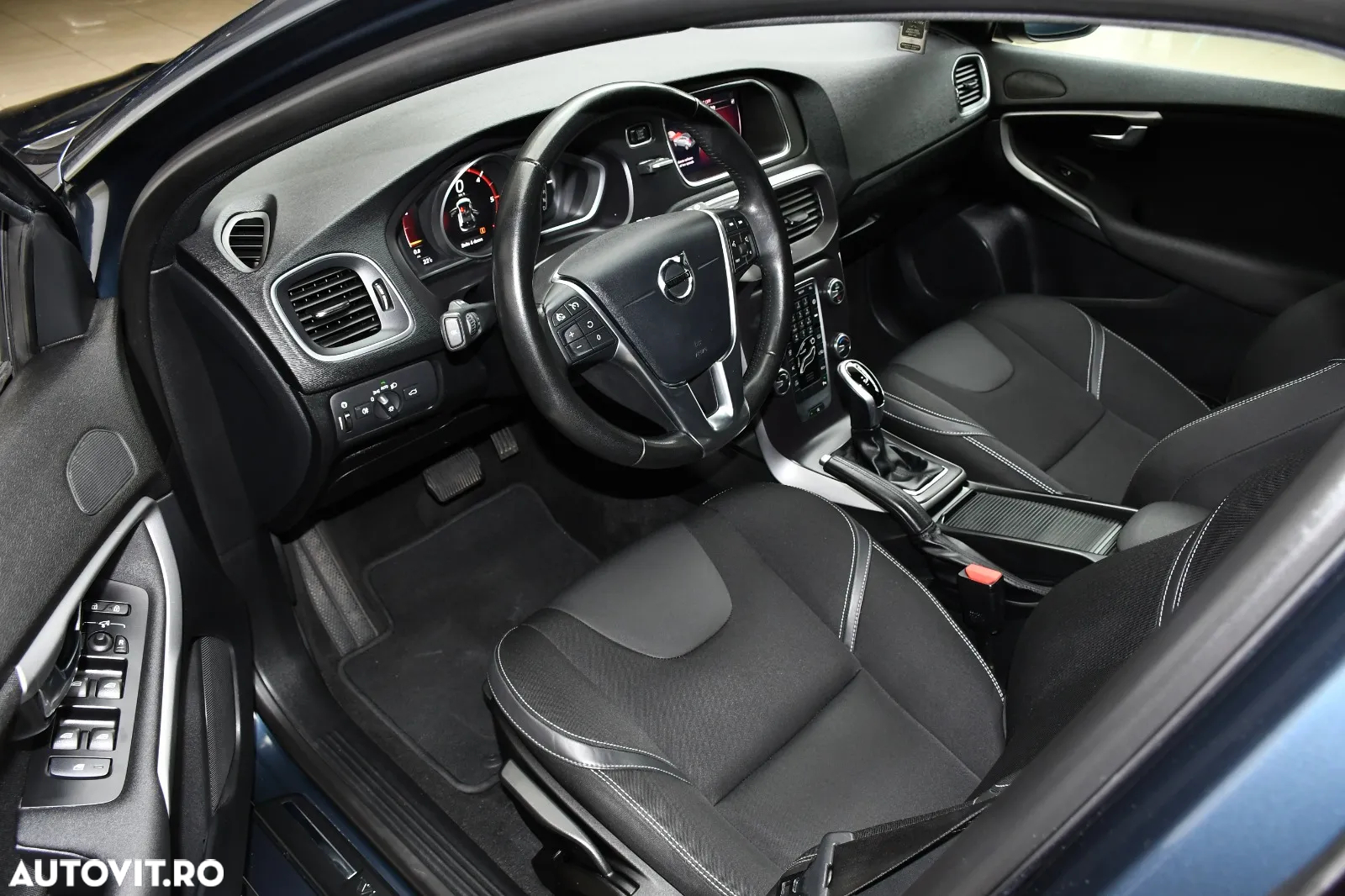 Volvo V40 D3 Aut. Summum - 8