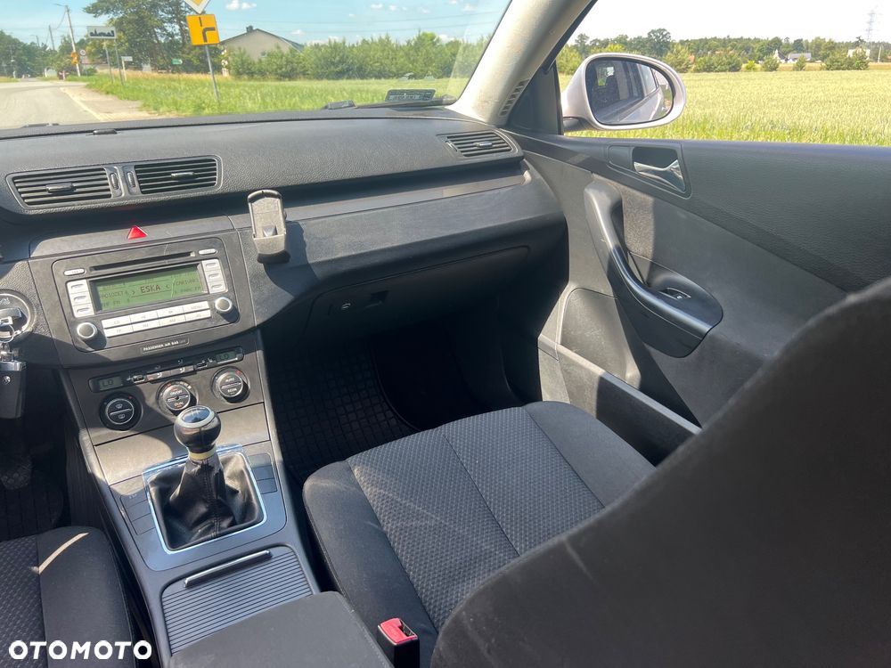 Volkswagen Passat 1.6 Family - 9