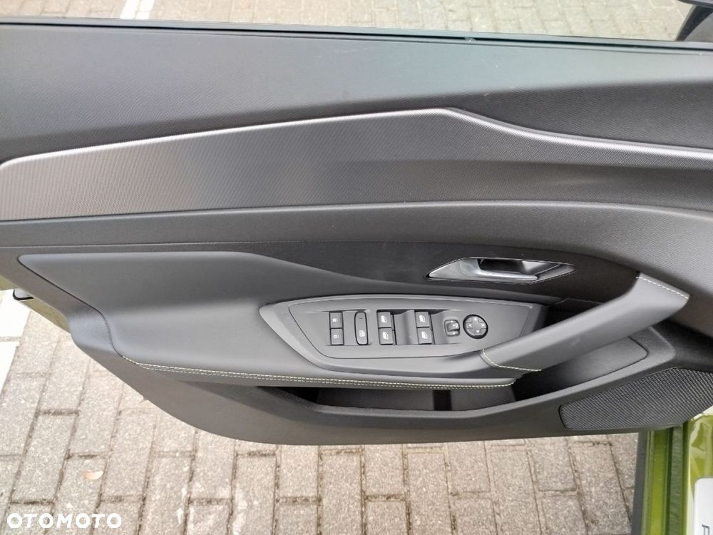 Peugeot 408 - 12