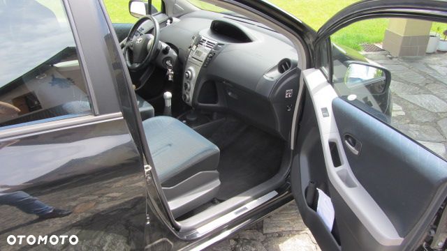 Toyota Yaris 1.3 Luna A/C - 11