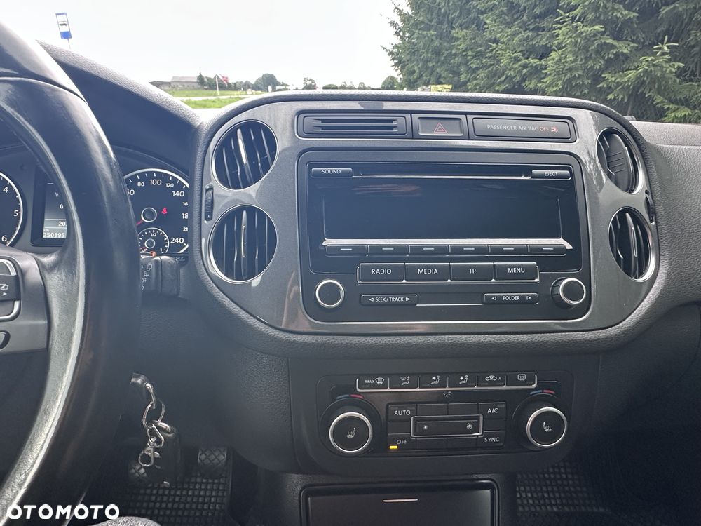 Volkswagen Tiguan 2.0 TDI DPF BlueMotion Technology Sport & Style - 24