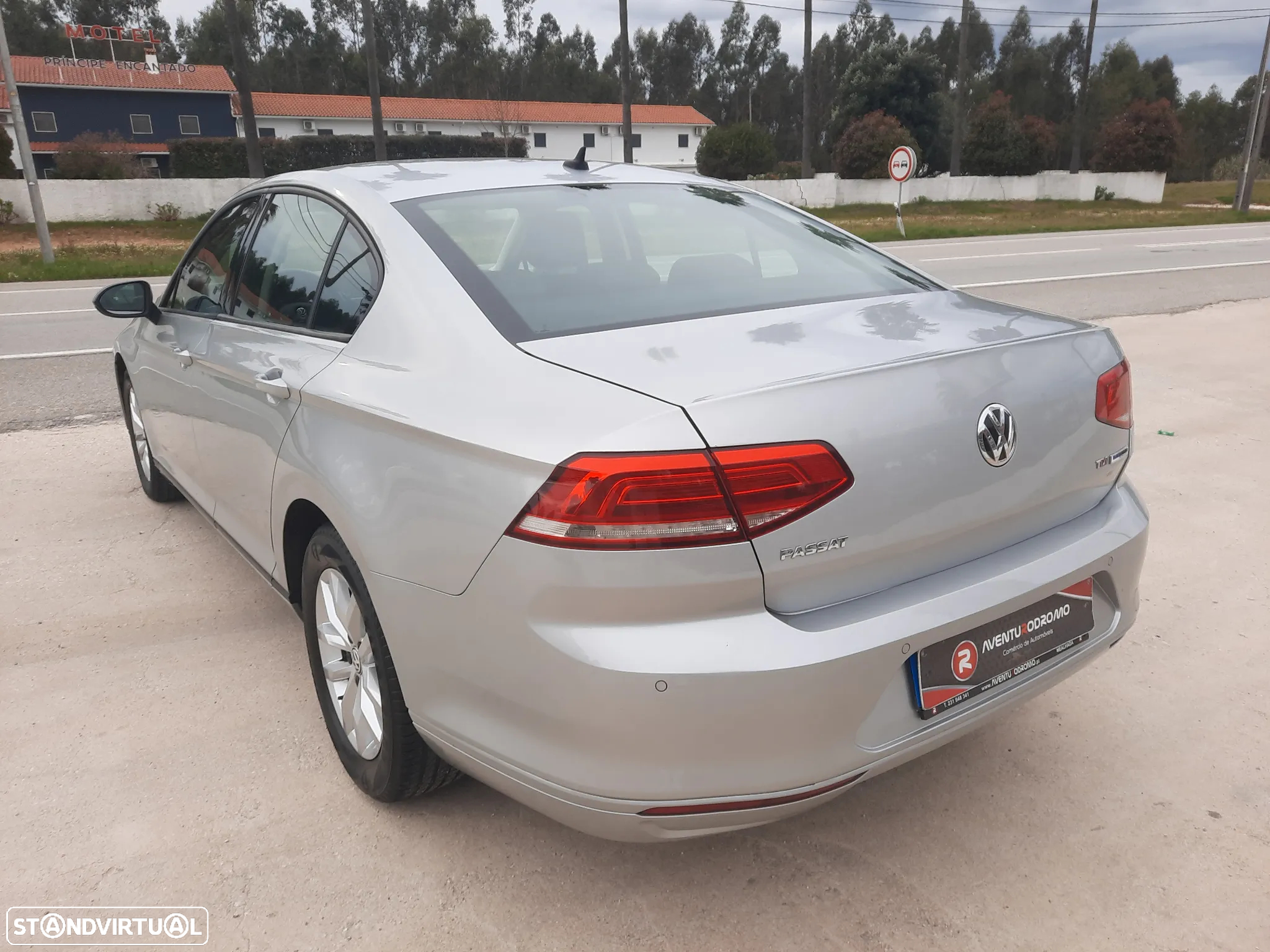 VW Passat 1.6 TDI BlueMotion - 11