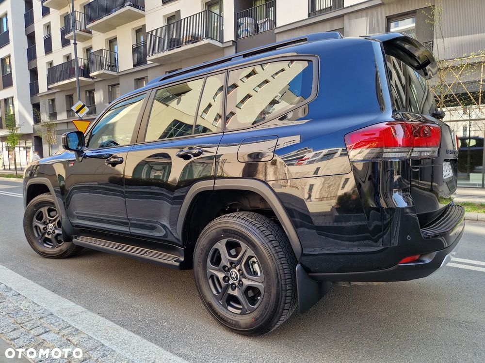 Toyota Land Cruiser - 11