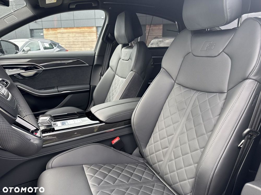 Audi S8 - 14