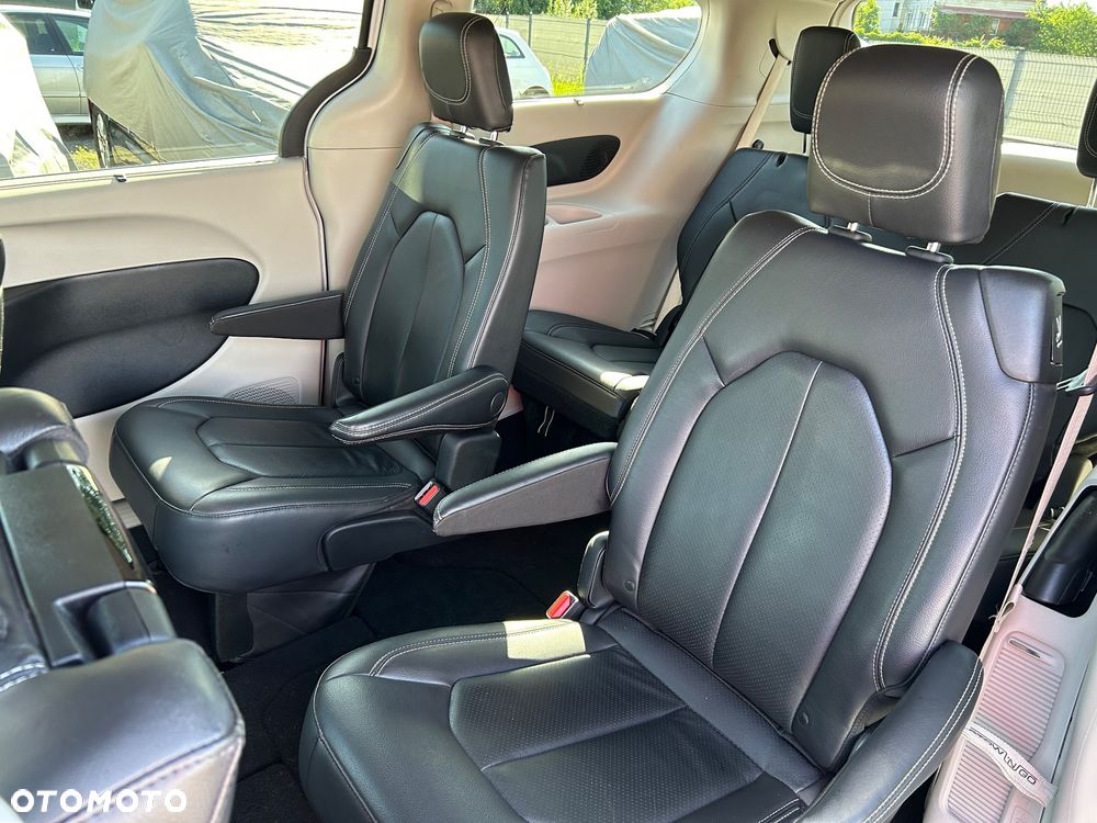 Chrysler Pacifica - 30