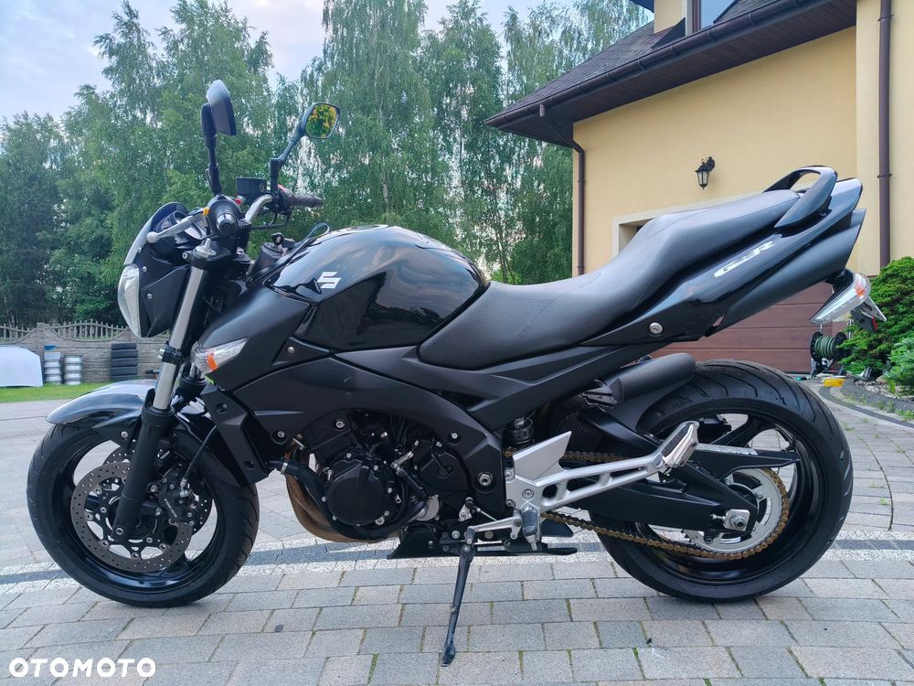 Suzuki GSR - 2
