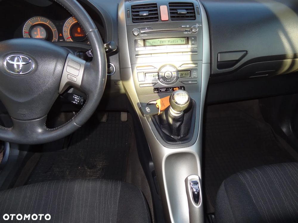 Toyota Auris 2.0 D-4D - 19