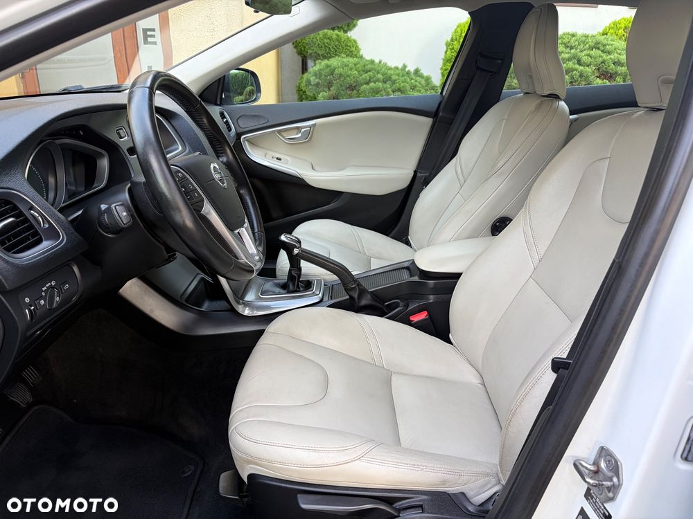 Volvo V40 D3 Momentum - 19