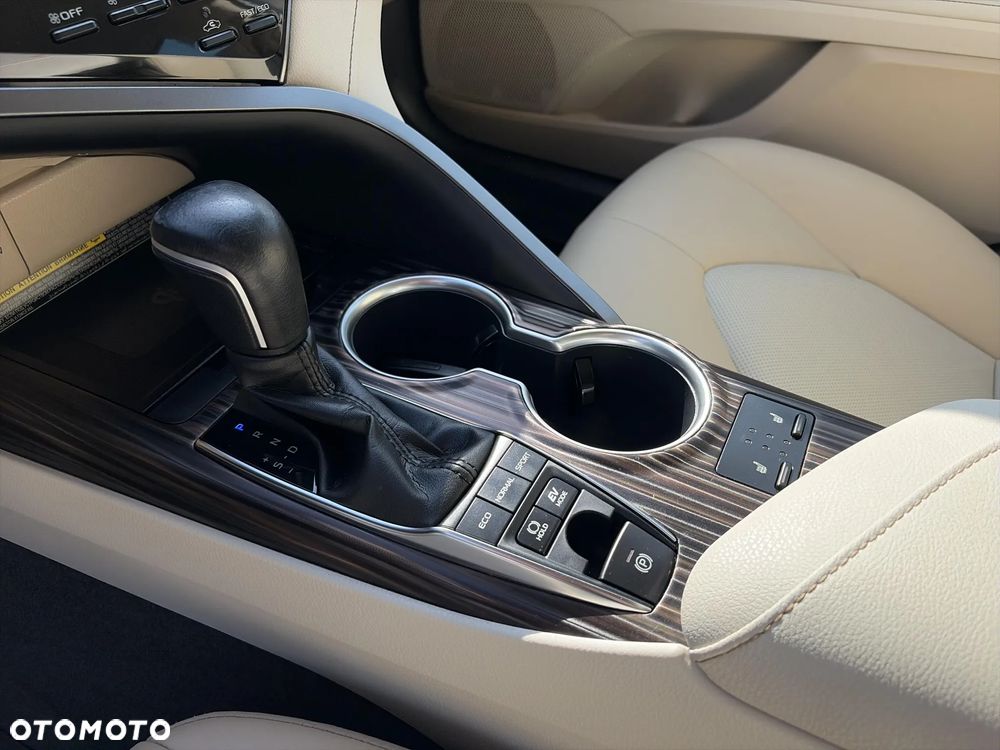 Toyota Camry 2.5 Hybrid Executive CVT - 18