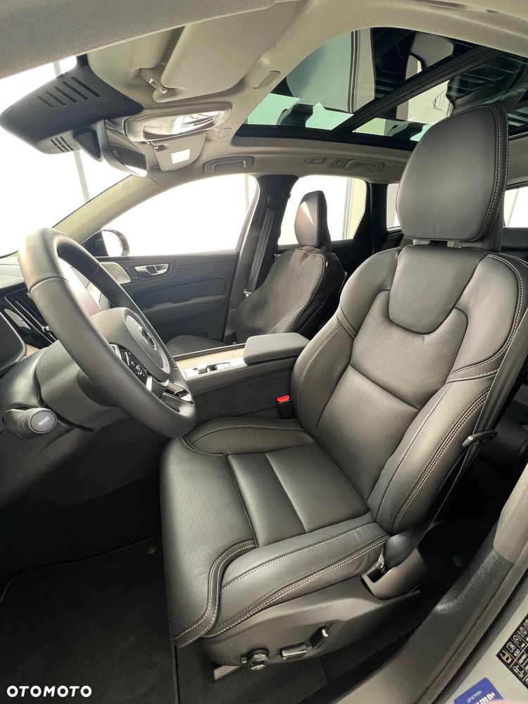 Volvo XC 60 T6 Plug-In Hybrid AWD Ultra Dark - 3