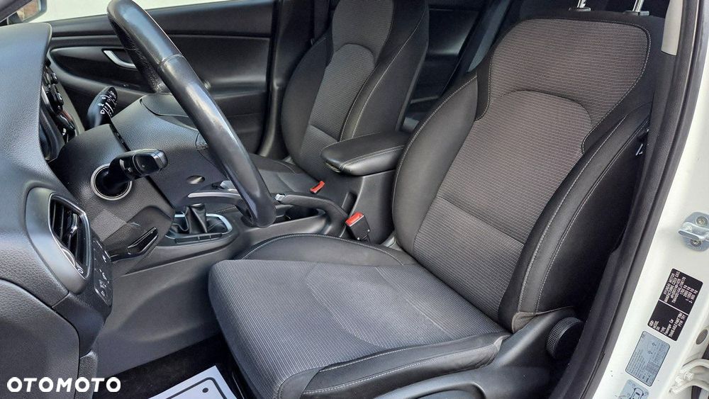 Hyundai i30 1.4 Classic + - 14