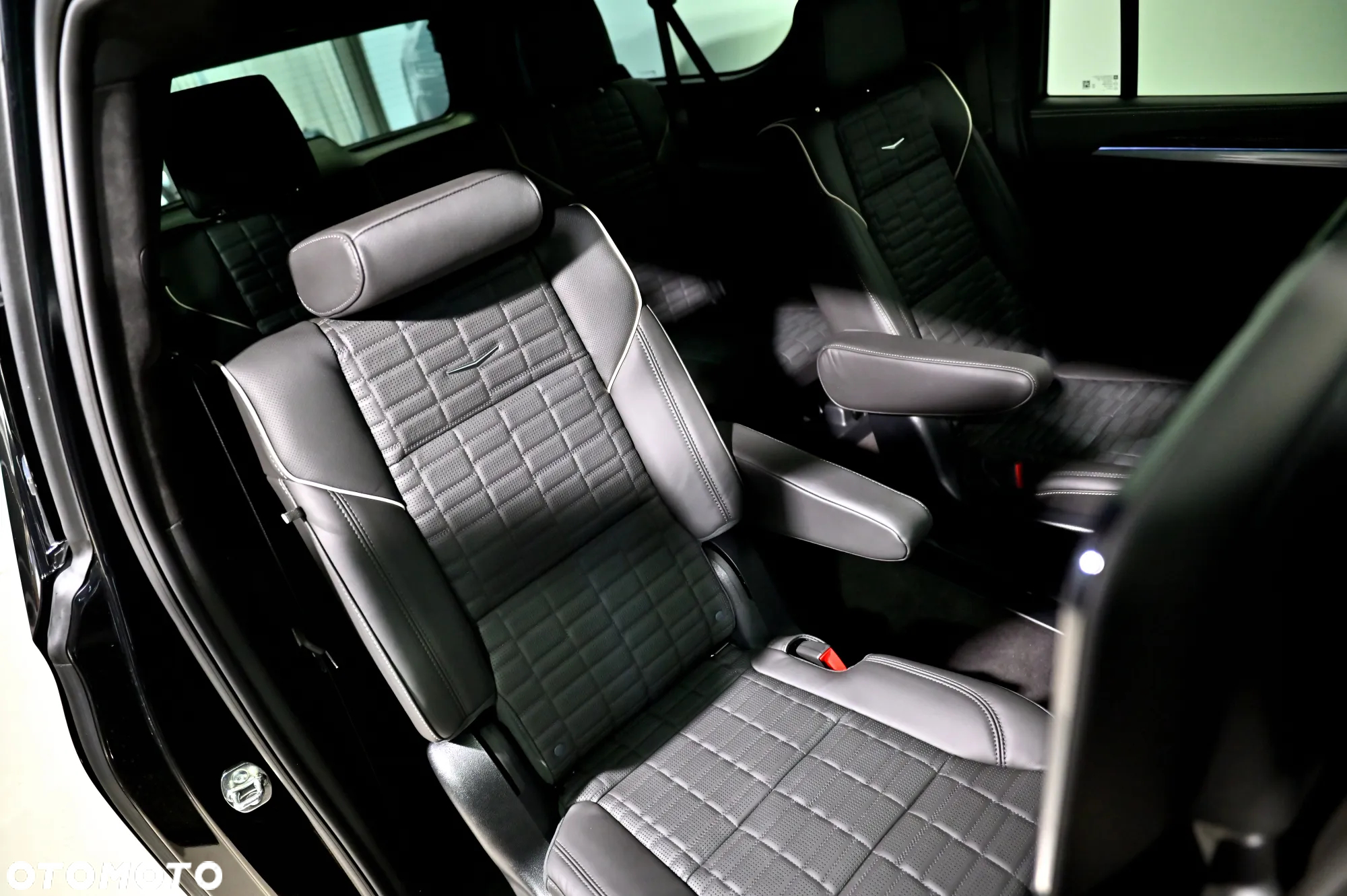 Cadillac Escalade - 16