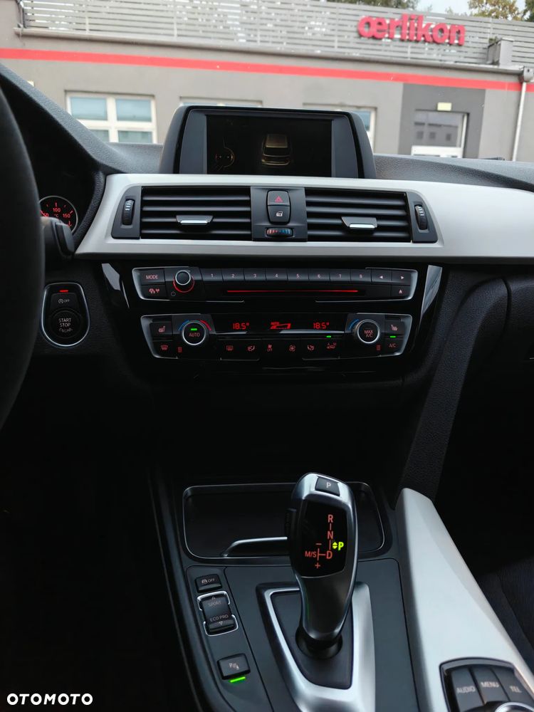BMW Seria 3 318d M Sport Shadow - 10