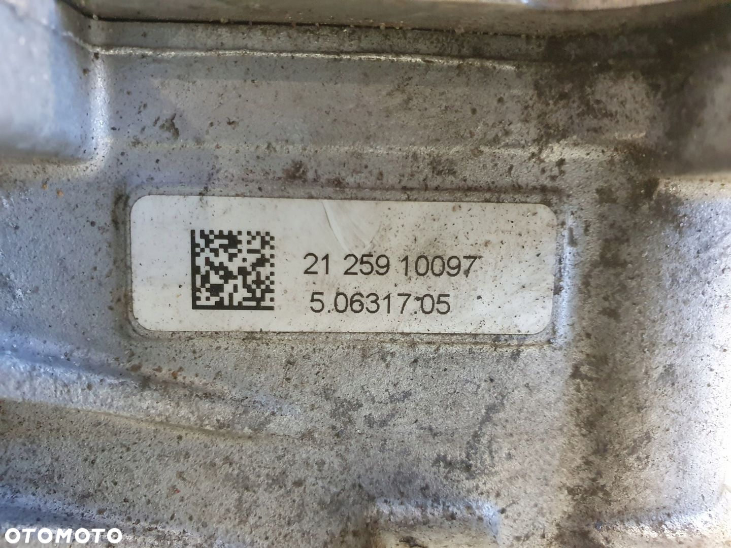 VW Transporter T5 2.0 TDI BiTDI CFC PODSTAWA FILTRA OLEJU Chłodnica - 2