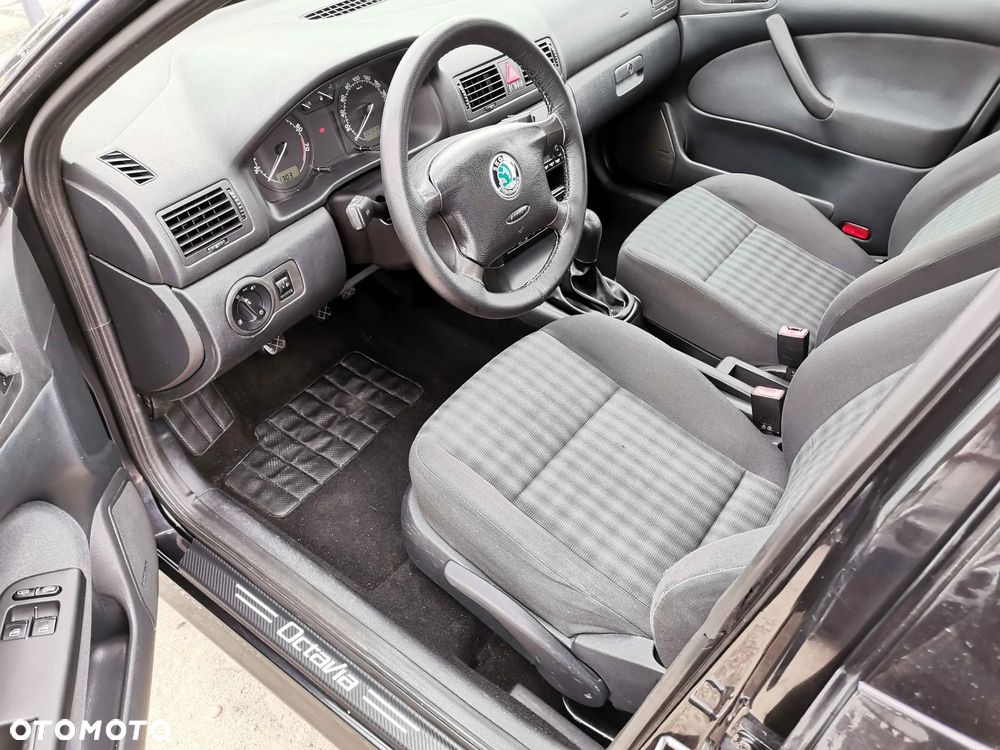 Skoda Octavia 1.6 Tour - 11