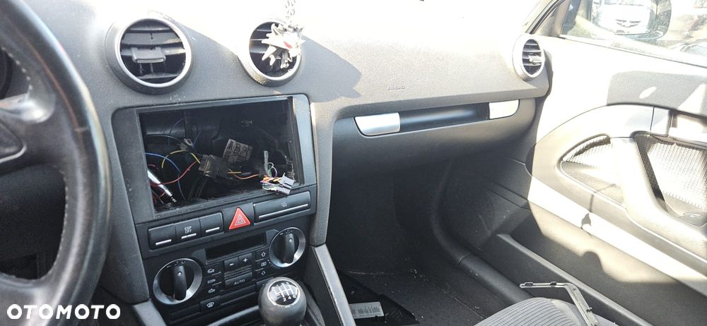 AUDI A3 8P 03-08 1.8 TFSI BZB - LAMPA PRZÓD PRZEDNIA LEWA PRAWA - 18