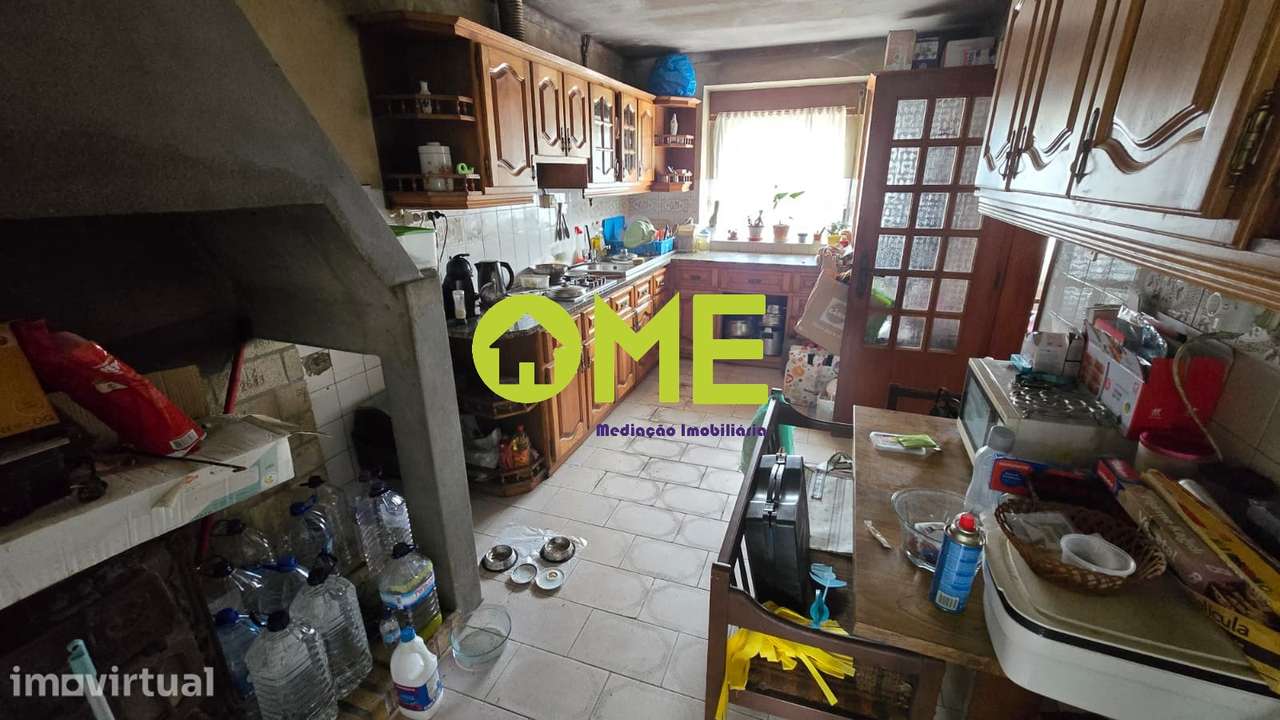 Moradia T2 em banda com jardim e localização tranquila - Grande imagem: 2/17