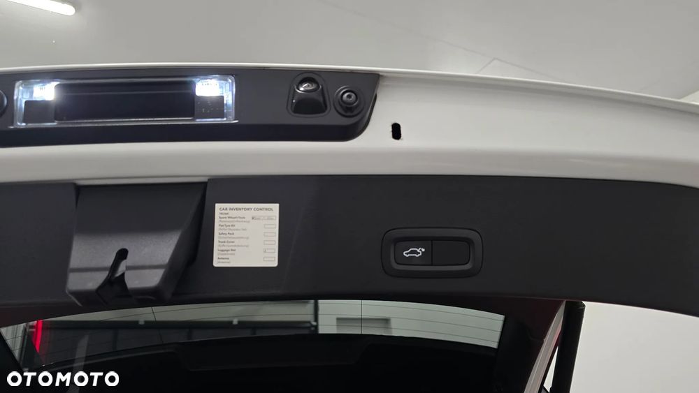 Volvo XC 40 D4 AWD Geartronic R-Design - 11