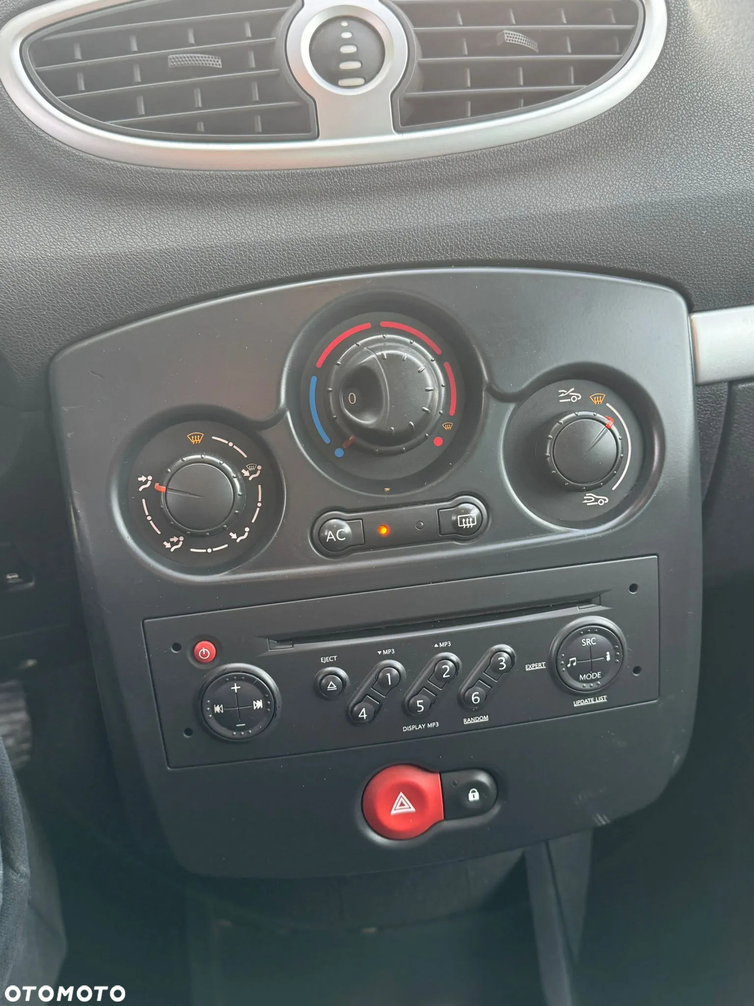 Renault Clio 1.2 16V 75 Collection - 11