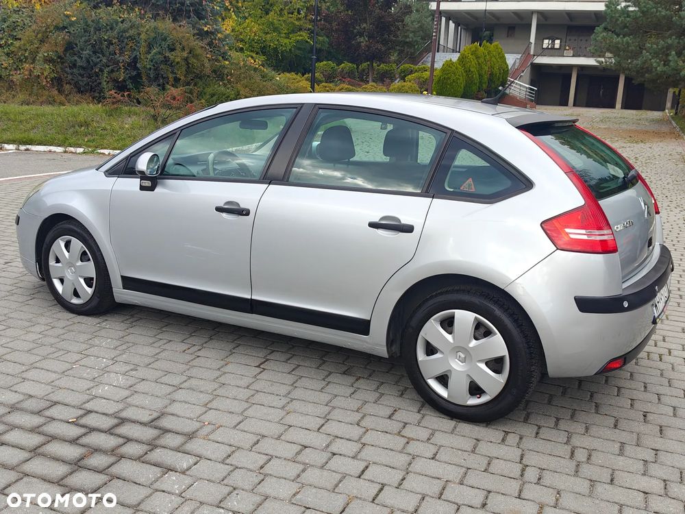 Citroën C4 1.4 16V Advance - 20