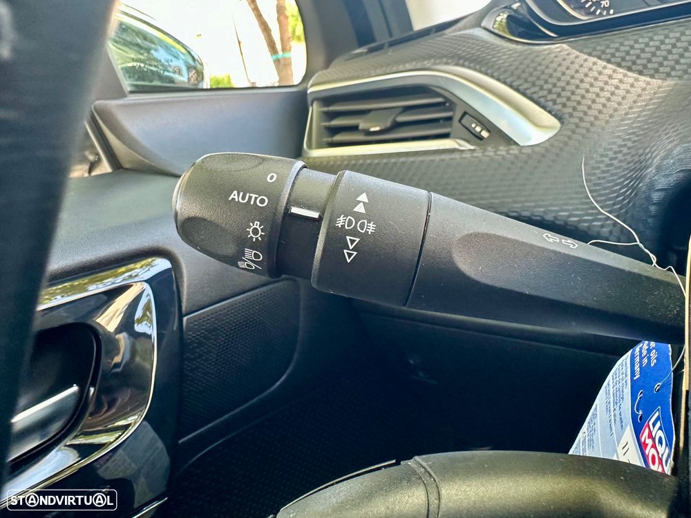 Peugeot 208 82 VTI Allure - 35