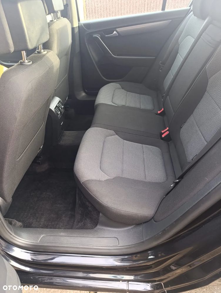 Volkswagen Passat - 13