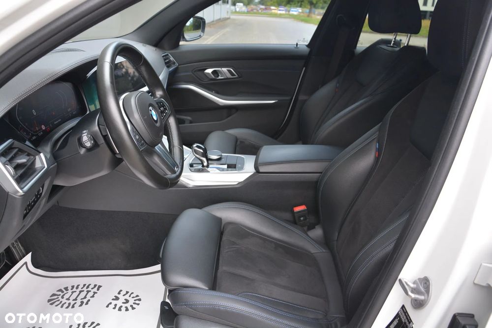 BMW Seria 3 320d Touring Edition M Sport Shadow - 16