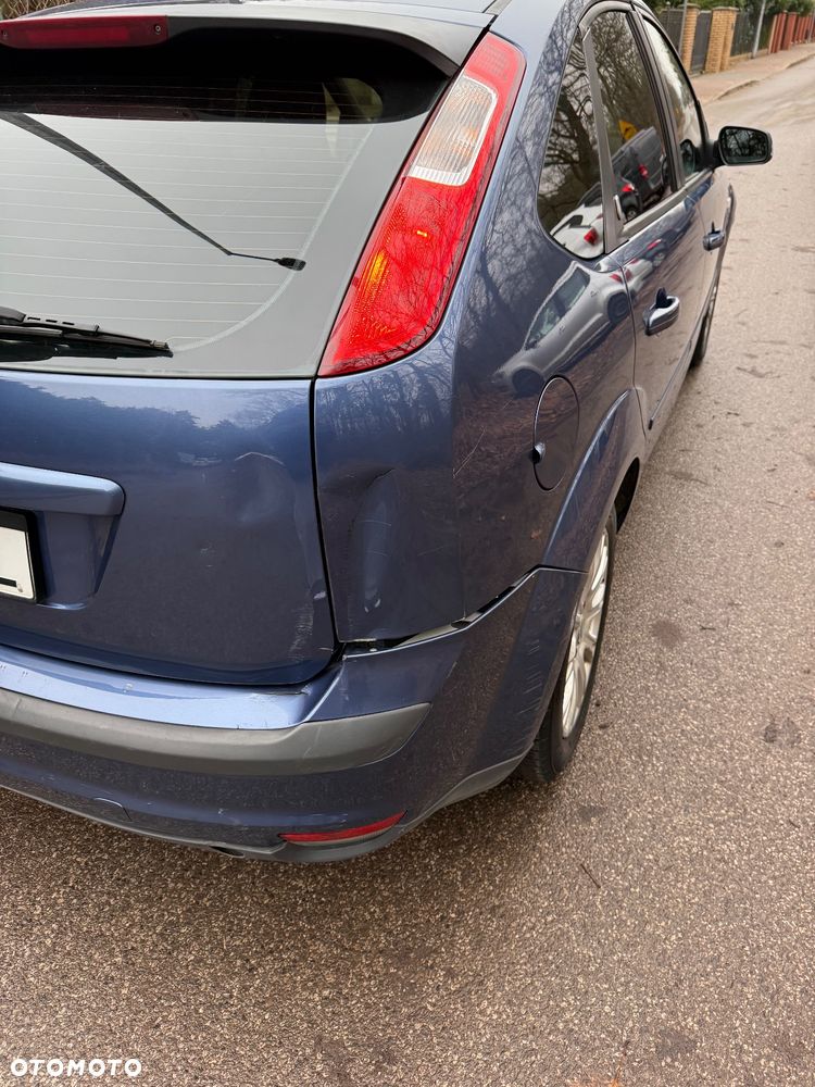 Ford Focus 2.0 Ghia - 7