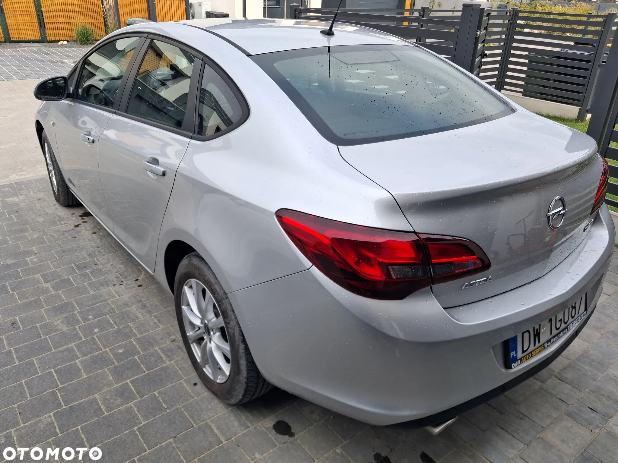 Opel Astra IV 1.4 T Business EU6 - 9
