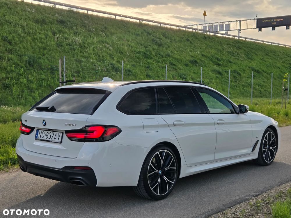 BMW Seria 5 540d xDrive mHEV M Sport sport - 4
