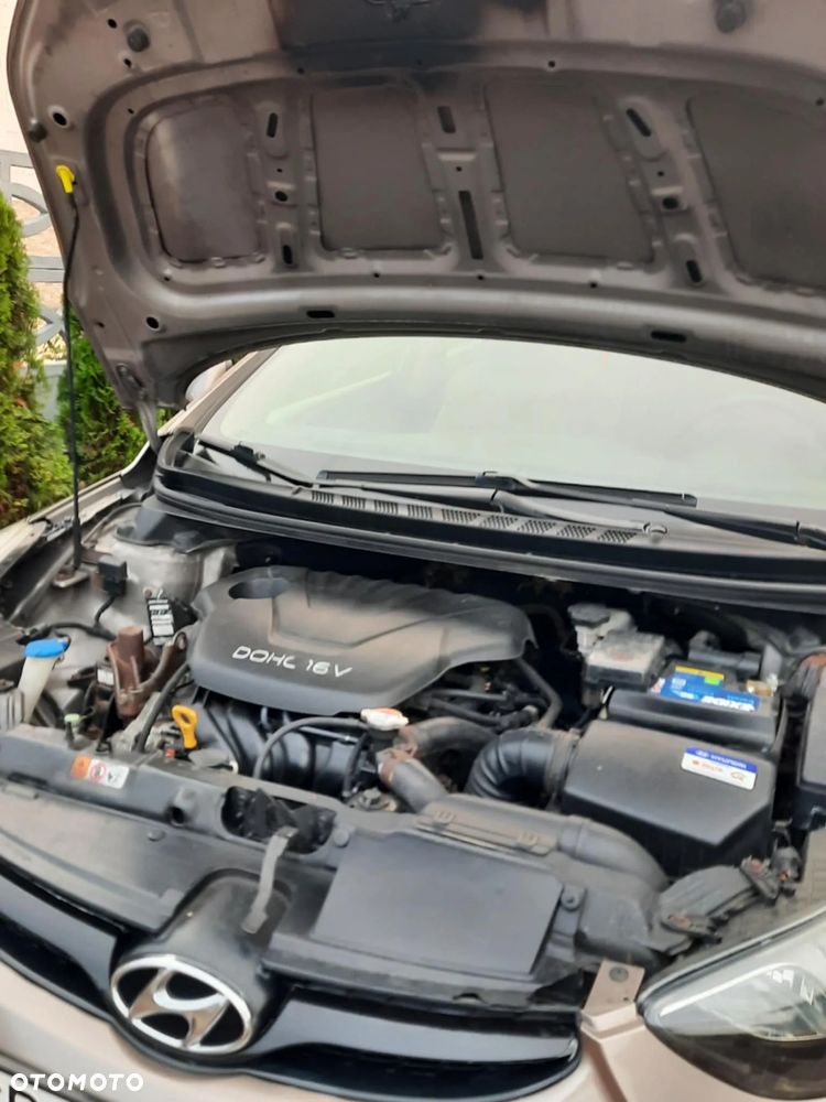 Hyundai Elantra 1.6 Classic + - 18