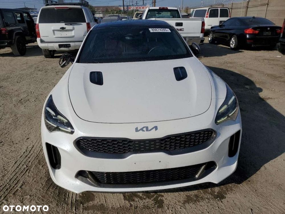 Kia Stinger - 2