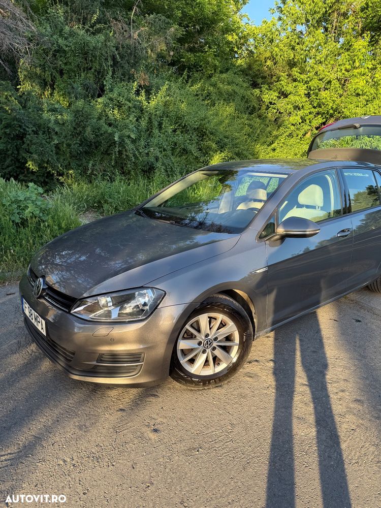 Volkswagen Golf - 1