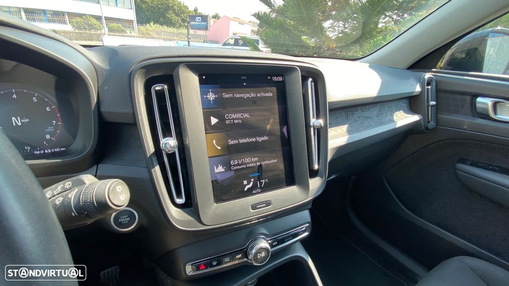 Volvo XC 40 1.5 T2 Momentum Plus - 34