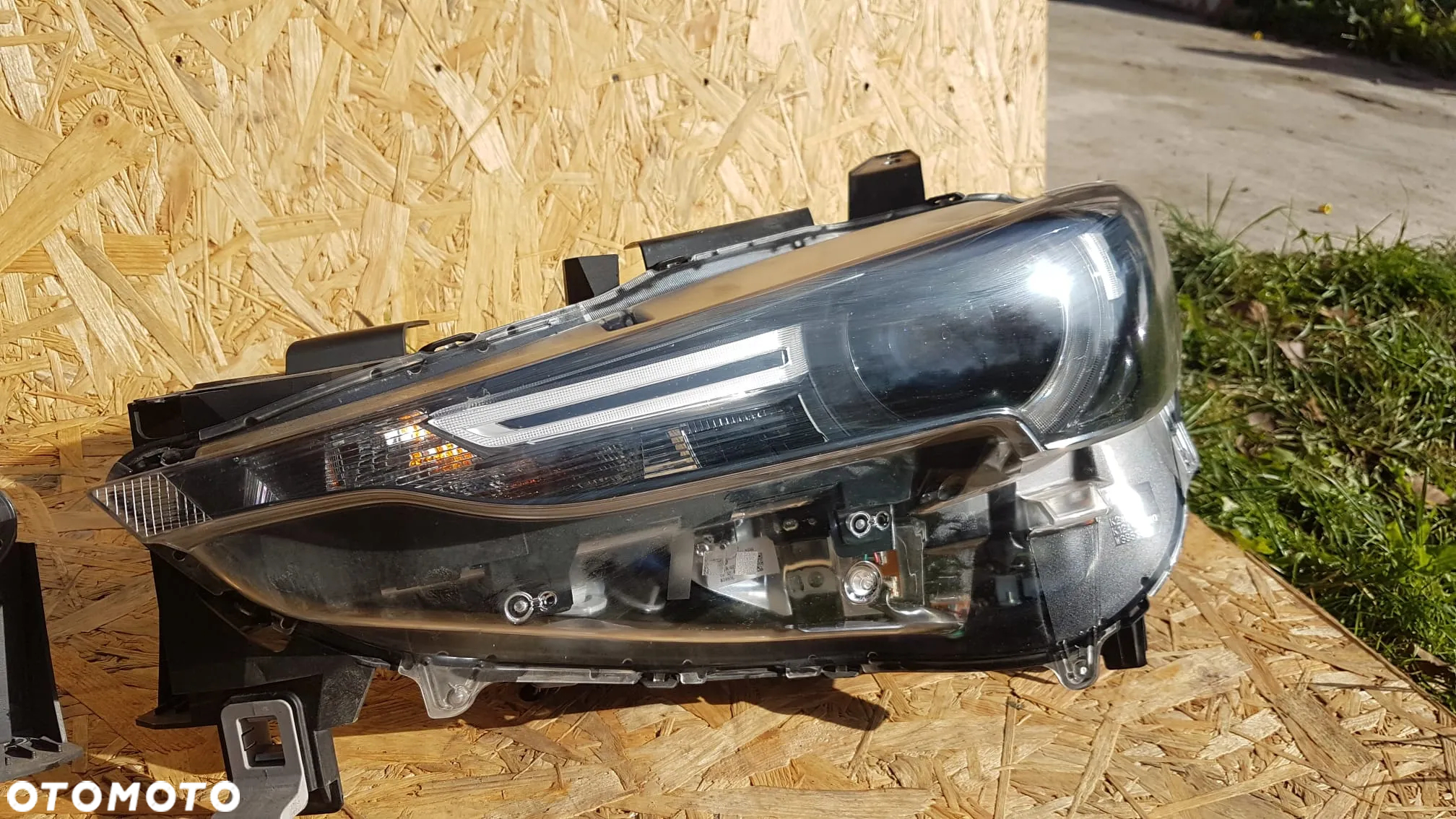 LAMPA LEWA PRAWA PRZÓD FULL LED MAZDA CX5 II 2017- KB8N51040 - 2