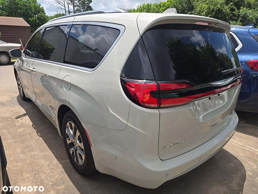 Chrysler Pacifica - 3