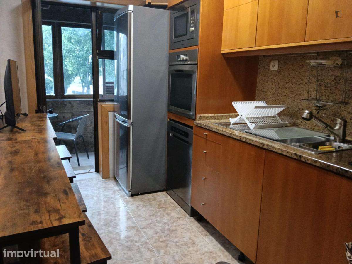 Quarto - localizado em Senhora da Hora Porto - Grande imagem: 2/7