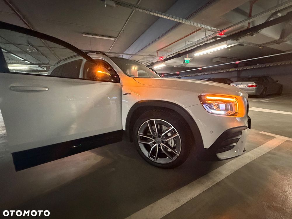 Mercedes-Benz GLB - 2