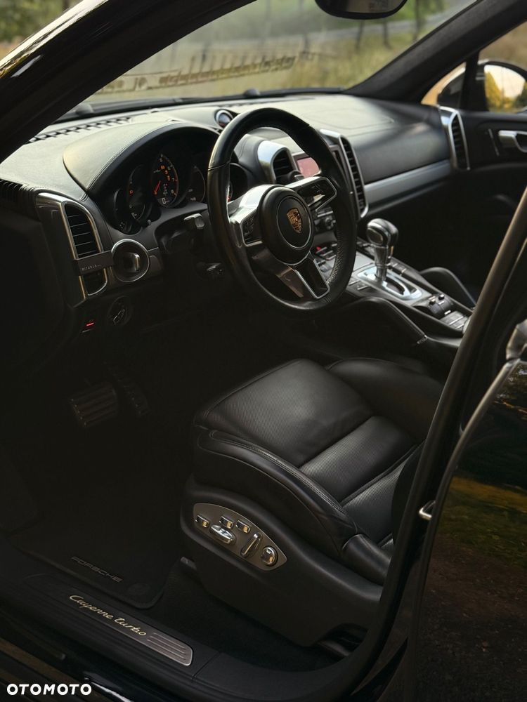 Porsche Cayenne Turbo - 11
