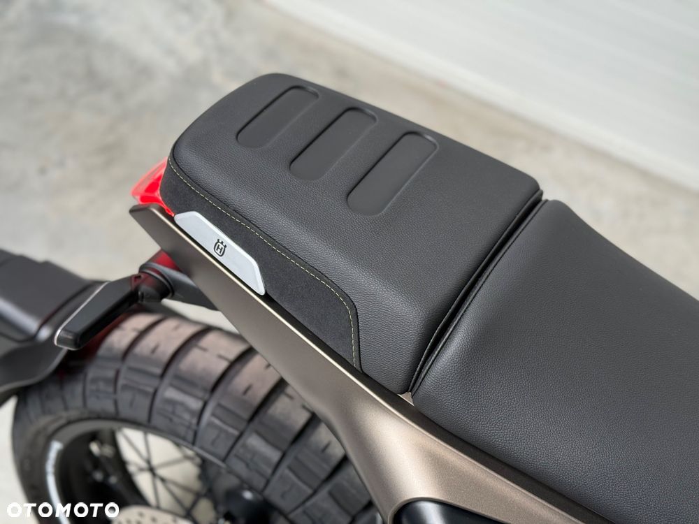 Husqvarna Svartpilen - 18