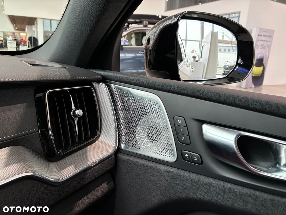 Volvo XC 60 B5 B AWD Ultra Black Edition - 11