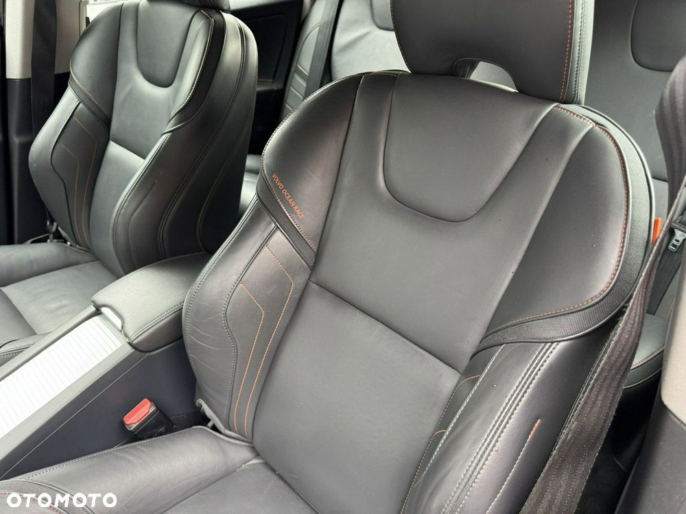 Volvo XC 60 D3 Drive-E Ocean Race - 32