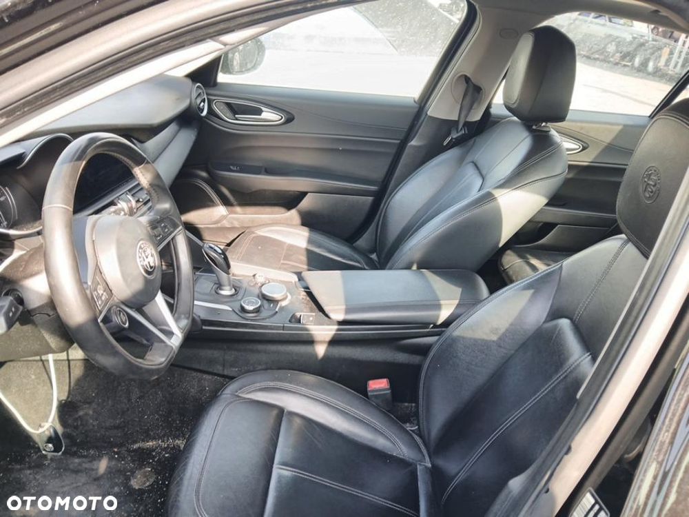 Alfa Romeo Giulia - 31