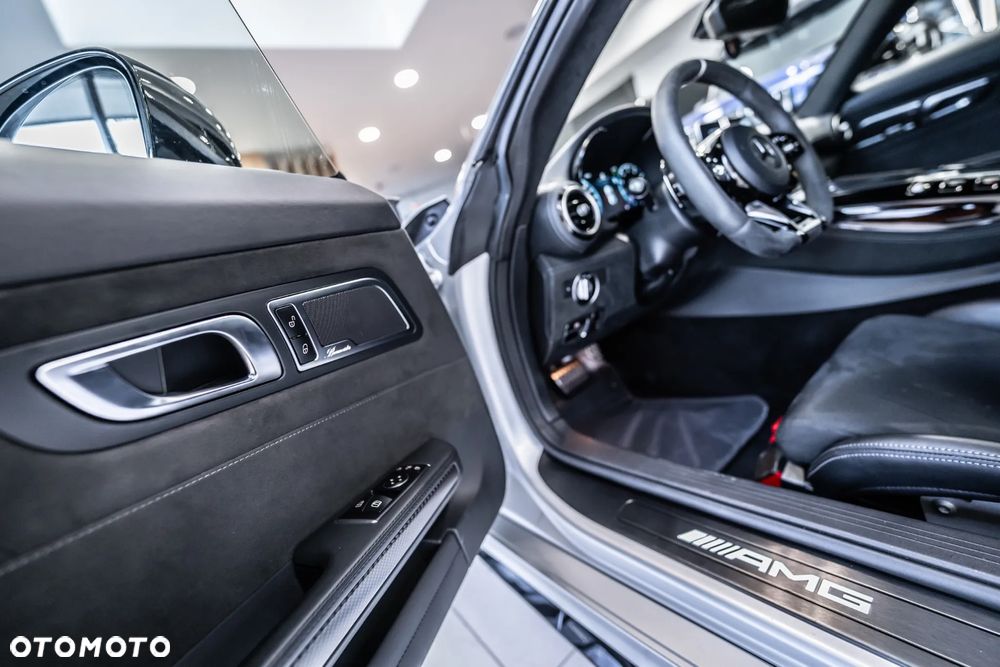 Mercedes-Benz AMG GT R - 35