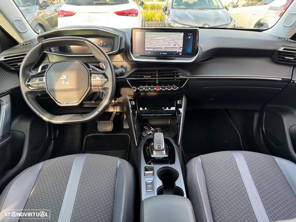 Peugeot 2008 1.2 PureTech Allure EAT8 - 11